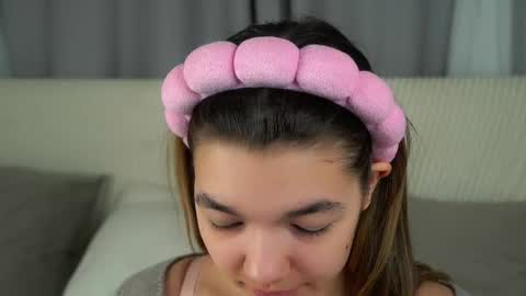 Kate online show from October 22, 2025, 11:32 am