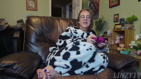 Linzy19 online show from January 22, 2025, 4:23 am