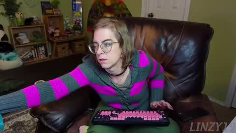 Linzy19 online show from February 14, 2025, 3:43 am