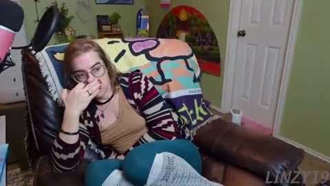 Linzy19 online show from February 18, 2025, 6:58 pm