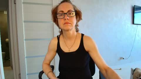 Liora Weiss online show from May 7, 2026, 8:52 am