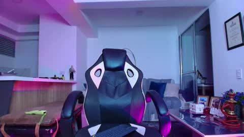 Lior Vante online show from February 11, 2026, 4:17 am