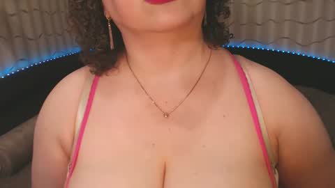 Snapshot of lipsaddiction chatting on February 17, 2025, 1:42 pm LIpsAddiction online show from February 17, 2025, 1:42 pm