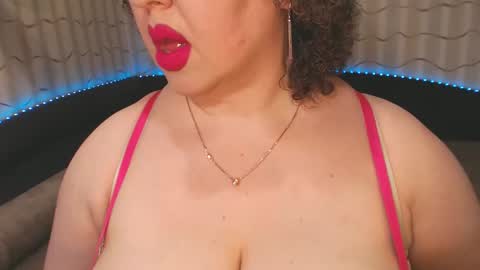 Snapshot of lipsaddiction chatting on February 19, 2025, 2:01 pm LIpsAddiction online show from February 19, 2025, 2:01 pm