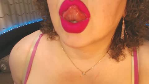 Snapshot of lipsaddiction chatting on March 4, 2025, 12:18 am LIpsAddiction online show from March 4, 2025, 12:18 am