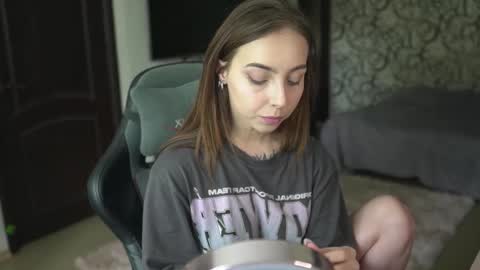 Snapshot of lis_silver chatting on September 28, 2025, 6:41 am Lisa online show from September 28, 2025, 6:41 am