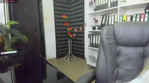 lisa online show from October 18, 2025, 2:03 am