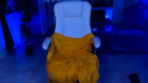 lisa_elfy online show from January 28, 2025, 4:52 pm