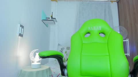 Lisa  online show from February 5, 2025, 4:47 pm