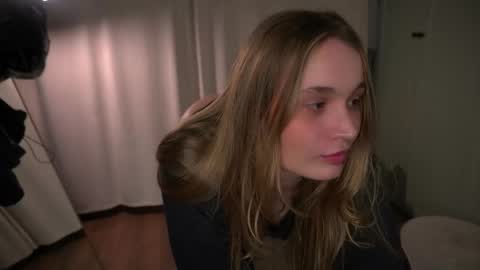 Elisabeth or Lisa online show from April 19, 2026, 8:11 pm