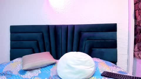 lisa white  online show from February 5, 2025, 9:18 pm