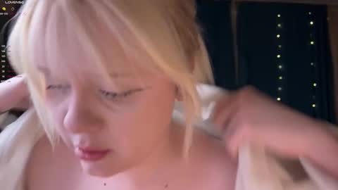 -Lisa- Help me to reach 100 thumbs up3 online show from March 22, 2026, 8:23 pm