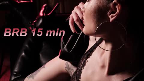 Snapshot of lisamooore chatting on September 17, 2025, 4:47 am Lisa Moore online show from September 17, 2025, 4:47 am