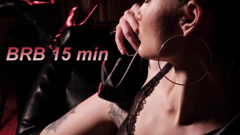 Snapshot of lisamooore chatting on October 7, 2025, 4:31 am Lisa Moore online show from October 7, 2025, 4:31 am