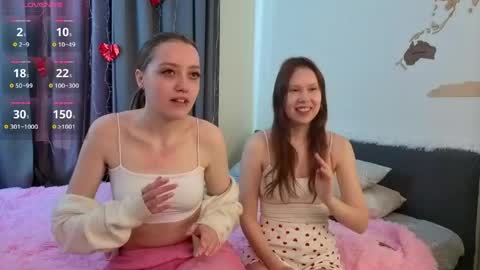 Snapshot of lisanelsona chatting on May 25, 2026, 1:11 am Hello our names are Kate and Alice this is our first day here. online show from May 25, 2026, 1:11 am