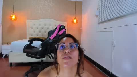 L I S S A  online show from February 11, 2025, 5:26 am