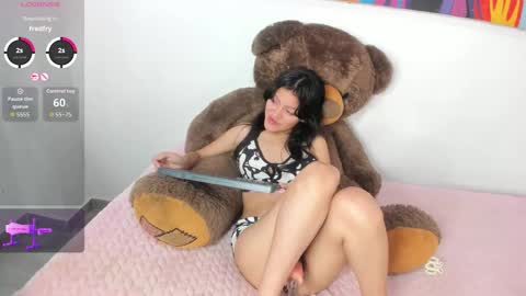 lissa_petitee online show from November 3, 2025, 8:54 pm