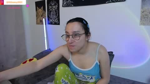 Snapshot of little__ammy chatting on May 8, 2026, 8:52 am little__ammy online show from May 8, 2026, 8:52 am