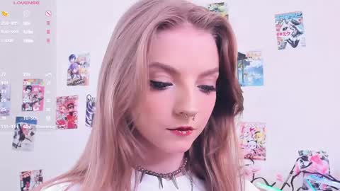 Snapshot of little__caprice chatting on June 5, 2026, 7:47 am Bella online show from June 5, 2026, 7:47 am