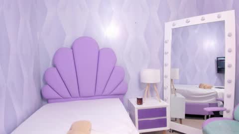 Snapshot of little__doll18 chatting on December 21, 2025, 10:44 am little__doll18 online show from December 21, 2025, 10:44 am