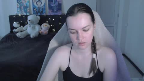 little__flowers online show from June 3, 2026, 9:23 am