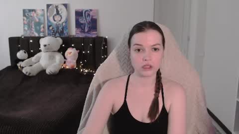 Snapshot of little__flowers chatting on July 20, 2026, 7:33 am little__flowers online show from July 20, 2026, 7:33 am