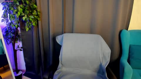 Snapshot of little__isabel chatting on June 7, 2026, 8:07 am Isabel online show from June 7, 2026, 8:07 am
