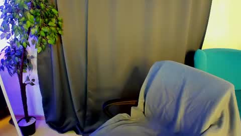 Snapshot of little__isabel chatting on June 14, 2026, 1:36 am Isabel online show from June 14, 2026, 1:36 am