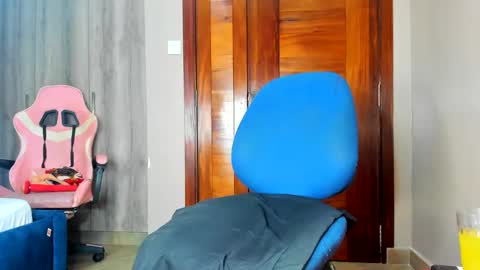 Snapshot of little_africa chatting on May 10, 2026, 7:13 am little_africa online show from May 10, 2026, 7:13 am
