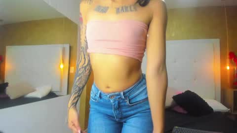 Snapshot of little_jenni chatting on January 15, 2025, 1:20 pm   online show from January 15, 2025, 1:20 pm