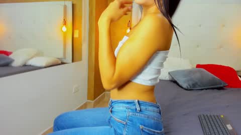 Snapshot of little_jenni chatting on January 27, 2025, 1:52 pm   online show from January 27, 2025, 1:52 pm