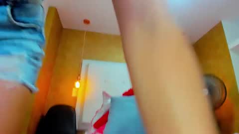 Snapshot of little_jenni chatting on February 2, 2025, 5:04 pm   online show from February 2, 2025, 5:04 pm