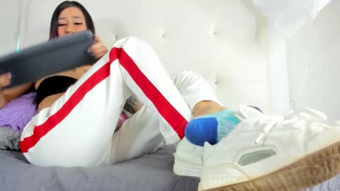 Snapshot of little_jenni chatting on October 25, 2025, 1:51 pm   online show from October 25, 2025, 1:51 pm