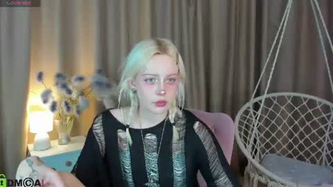 Snapshot of little_lillit chatting on June 20, 2026, 8:39 am Lill online show from June 20, 2026, 8:39 am