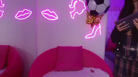 Snapshot of little_paulette chatting on July 5, 2026, 4:19 am Paulette online show from July 5, 2026, 4:19 am