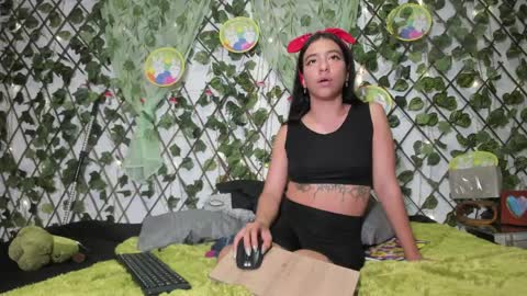 Mia online show from April 9, 2026, 11:04 am