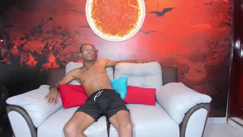 little_show_sexy online show from March 22, 2026, 5:33 am