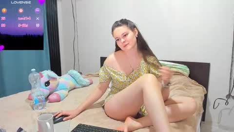 Snapshot of little_sonya chatting on October 17, 2025, 8:44 pm Kat online show from October 17, 2025, 8:44 pm