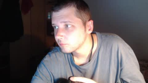 littlealien7 online show from April 16, 2026, 8:37 am