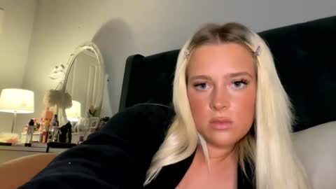 Snapshot of littleblonde010 chatting on July 18, 2026, 1:21 am Littleblonde010 online show from July 18, 2026, 1:21 am
