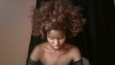 Snapshot of littlebunny2_ chatting on February 7, 2026, 6:44 pm littlebunny2 online show from February 7, 2026, 6:44 pm