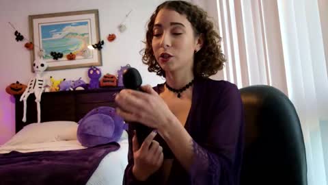 littledeathtrap online show from November 5, 2025, 9:04 pm