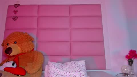 littlee_emma_ online show from February 2, 2025, 6:26 am