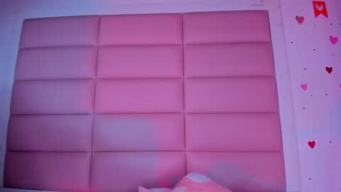 littlee_emma_ online show from October 19, 2025, 2:45 am