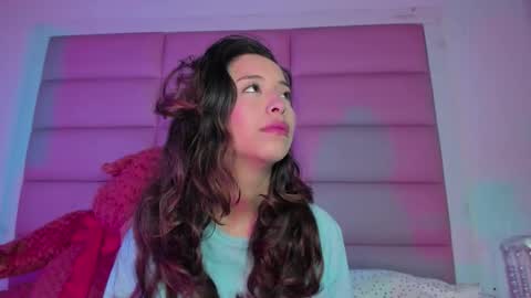 littlee_emma_ online show from December 22, 2025, 3:25 am