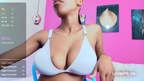 Snapshot of littleebonymommy chatting on December 1, 2024, 7:58 pm Tania online show from December 1, 2024, 7:58 pm