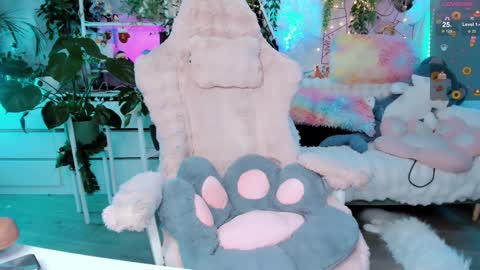 Riza Riri Puff  online show from February 3, 2025, 8:24 pm