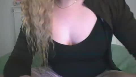Snapshot of littlekitty4ddy chatting on April 12, 2026, 6:40 am babygirll online show from April 12, 2026, 6:40 am