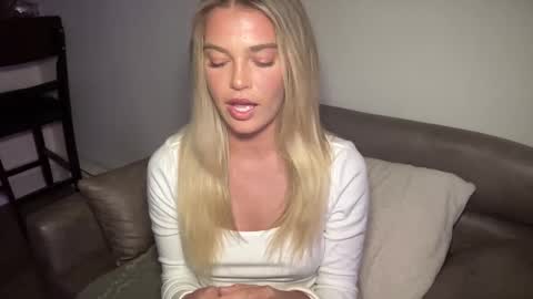 Snapshot of littlemaryjane19 chatting on December 19, 2024, 11:14 pm Marciabrady online show from December 19, 2024, 11:14 pm