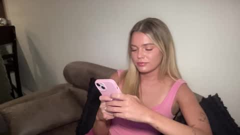 Snapshot of littlemaryjane19 chatting on January 4, 2025, 11:48 pm Marciabrady online show from January 4, 2025, 11:48 pm